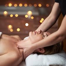 Masaje con piedras volcánicas